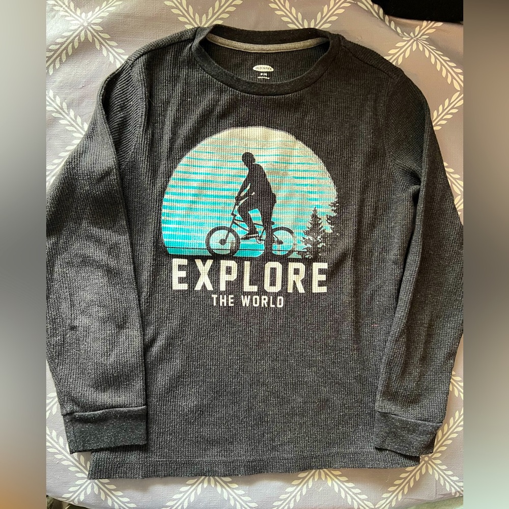 Boys black old navy long sleeve top size. Medium